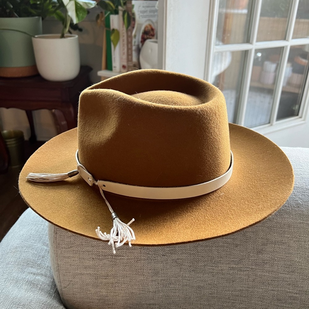 Gigi Pip Zephyr Rancher Cinnamon w leather band tassels